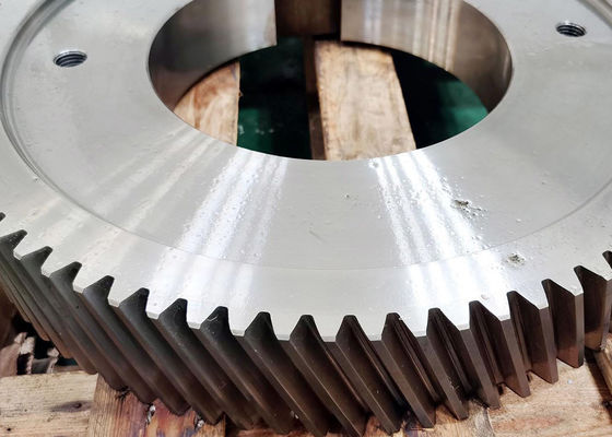 कार्बोराइजिंग हीट ट्रीटमेंट सिंगल हेलिकल गियर 7 मॉड्यूल और 68 दांतों के साथ औद्योगिक गियरबॉक्स के लिए