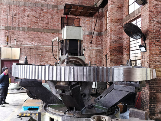 ZG42CrMo कास्टिंग स्टील क्राउन रफ गियर टीथ कटिंग 152T हैवी ड्यूटी के लिए